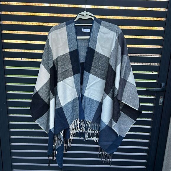 Janice Accessories - Plaid wrap scarf frindge like new warm soft onesize
